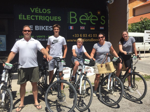 Stations Bee's-Apt必去景点