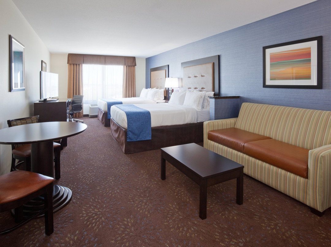 Holiday Inn Express & Suites Fort Dodge By IHG主图