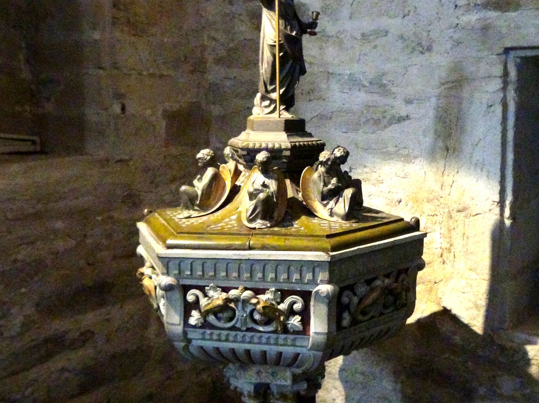 Collégiale Saint Christophe-Sauveterre-de-Rouergue必去景点
