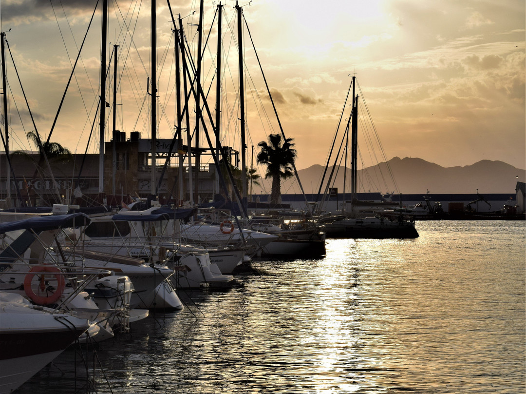 Plaza Comunidades Autonomas-穆尔西亚马萨龙港必去景点