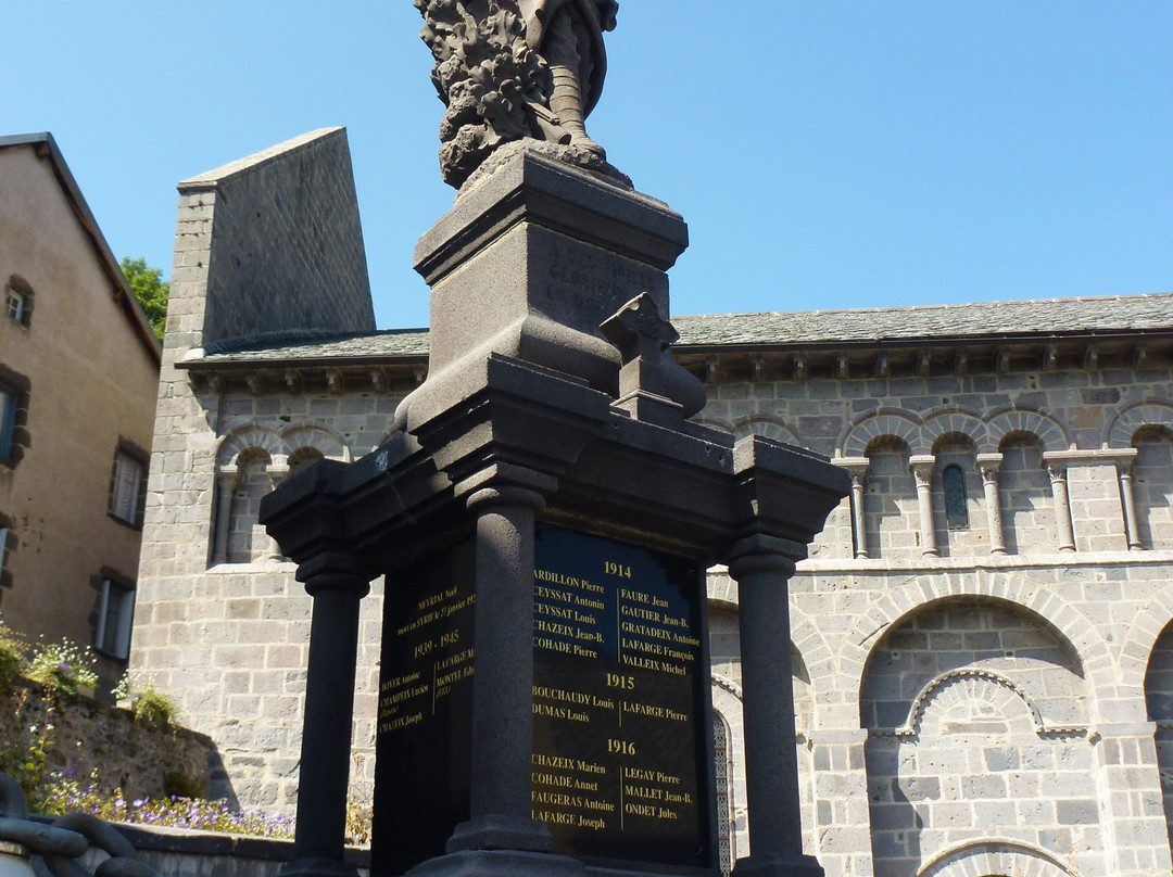 Monument aux morts d'Orcival景点图片