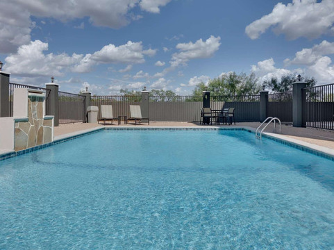 大斯普林拉昆塔温德姆套房酒店主图