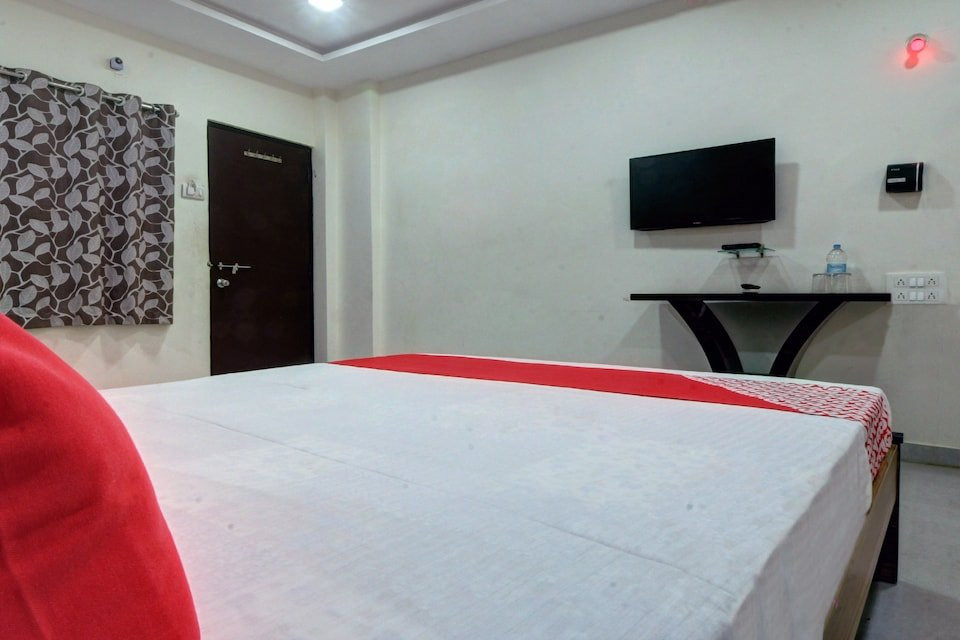 OYO 29573 Santoshi Hometel主图