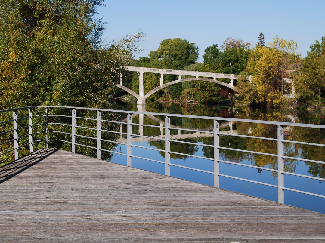 贵湖旅游景点-River Run Centre