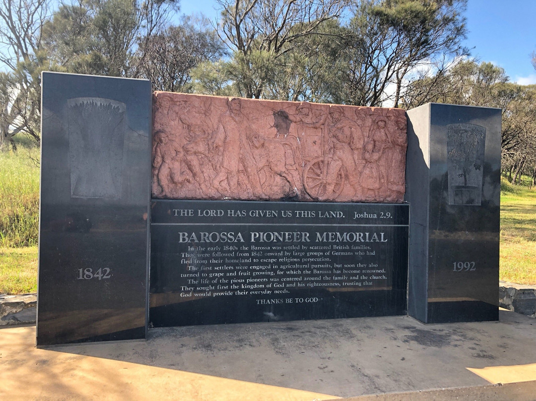 Barossa Pioneer Monument景点图片