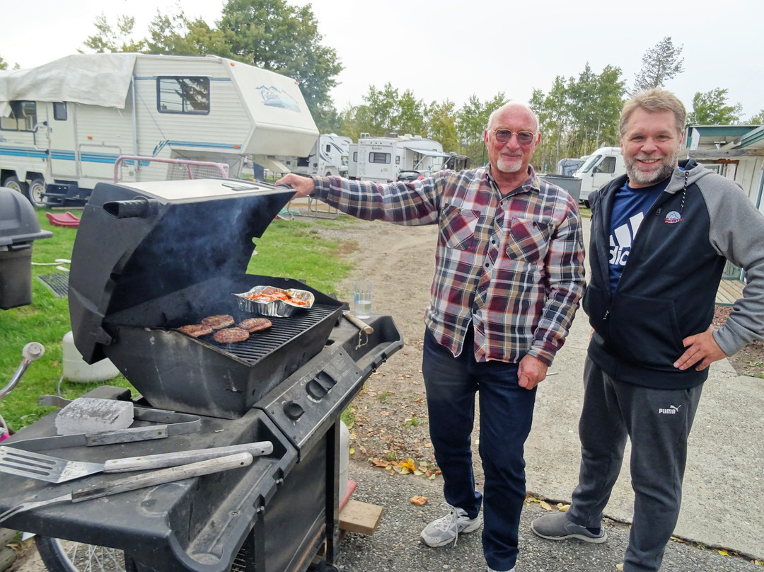 100 Mile Motel and RV Park主图