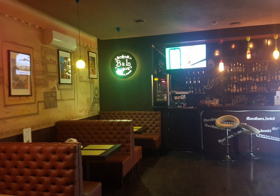 Brothers Hotel主图