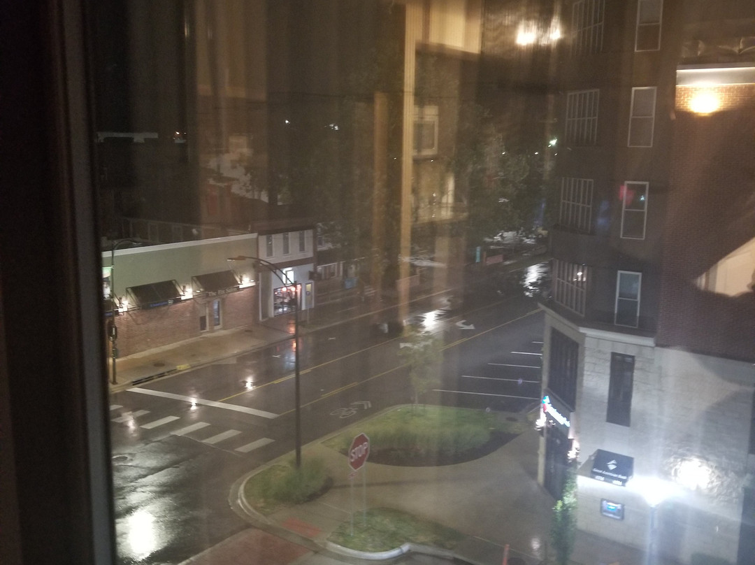 TownePlace Suites by Marriott Lawrence Downtown主图