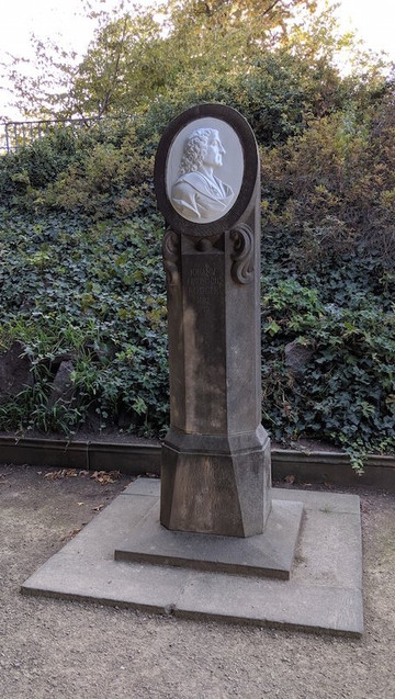 Böttger Denkmal-德累斯顿必去景点