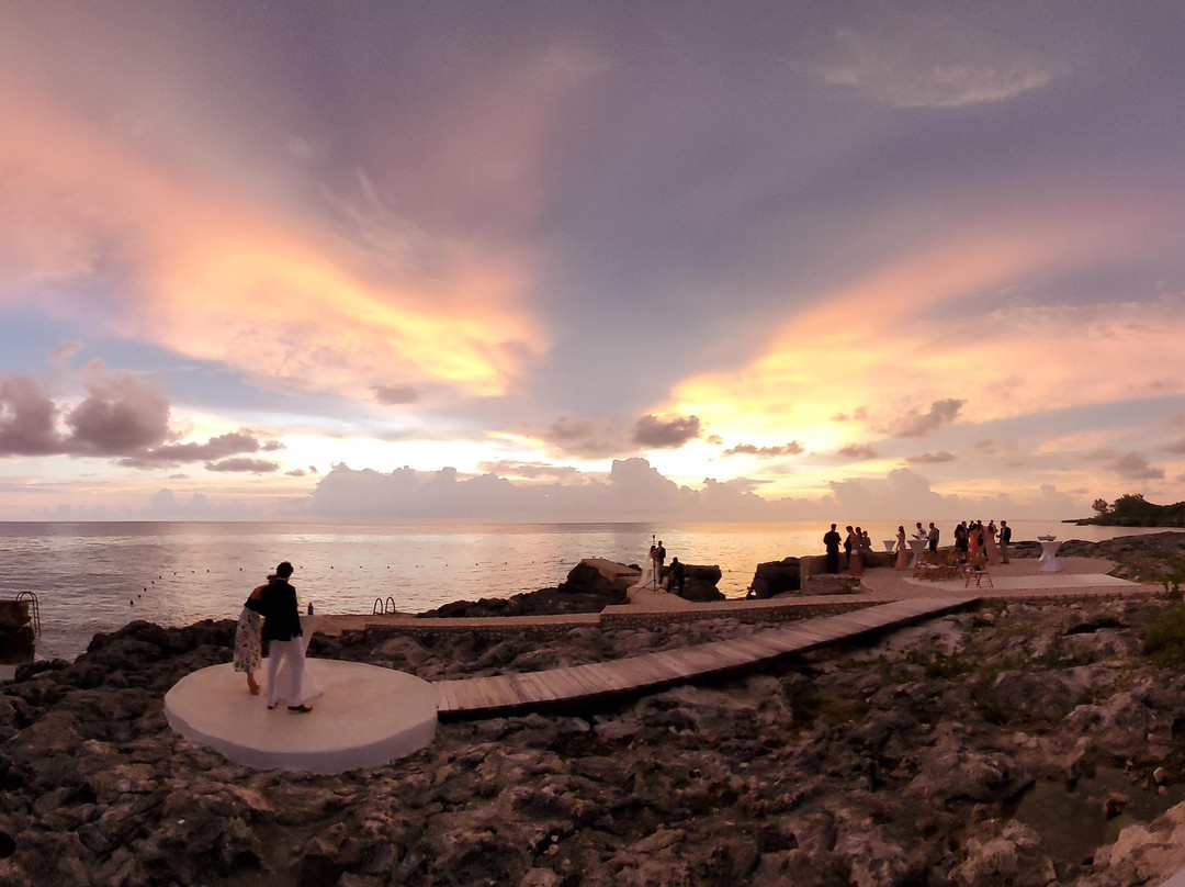 The Cliff Hotel主图