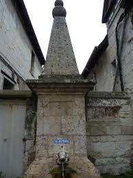 Fontaine St Cellerin du XVI eme-Montrichard必去景点
