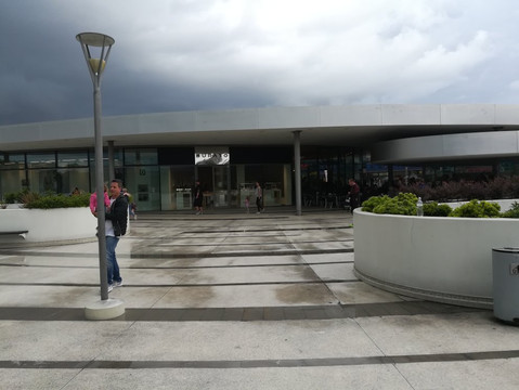 Laguna Shopping-耶索洛必去景点