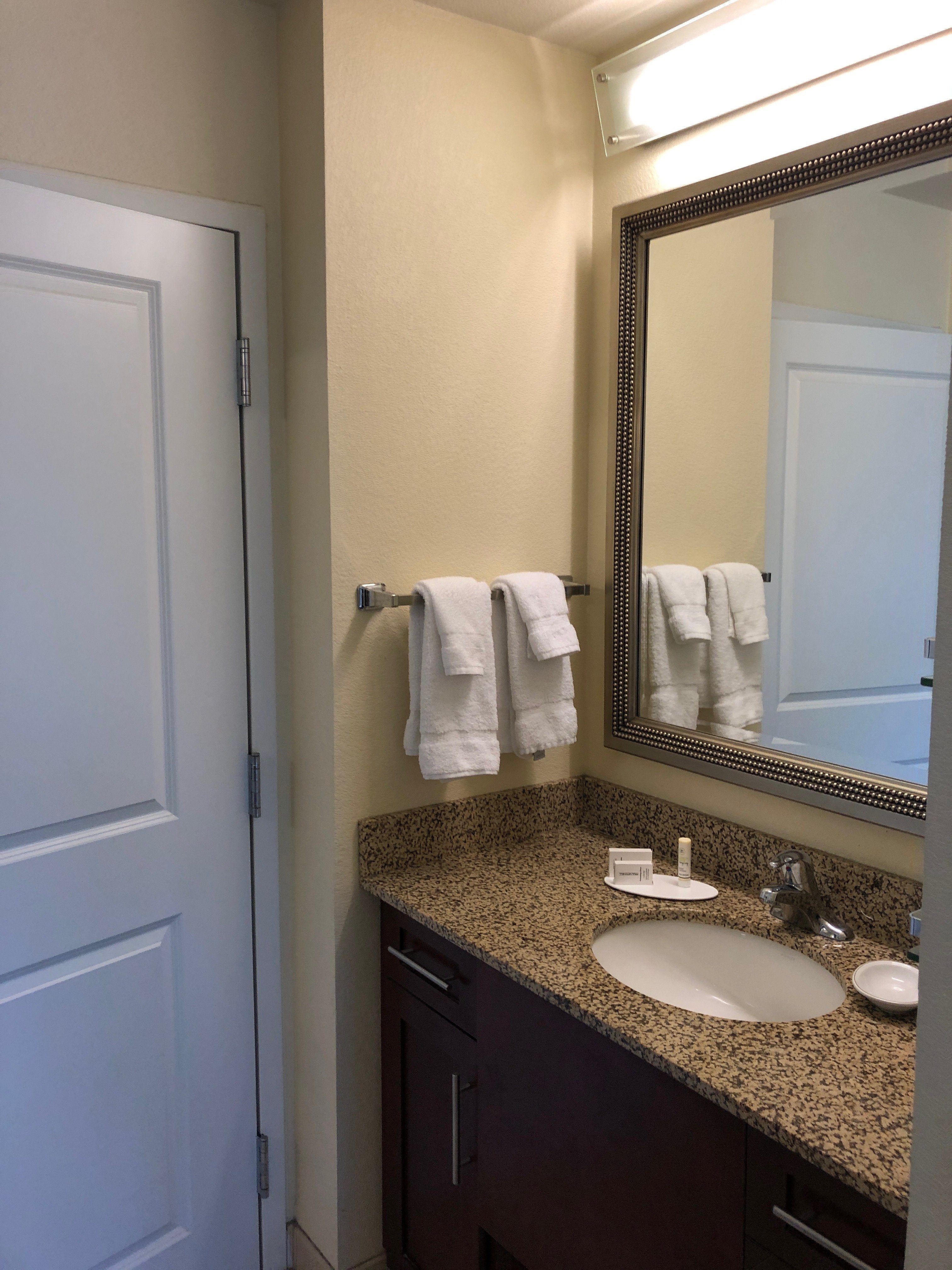 卡马里奥ResidenceInn酒店-浴室