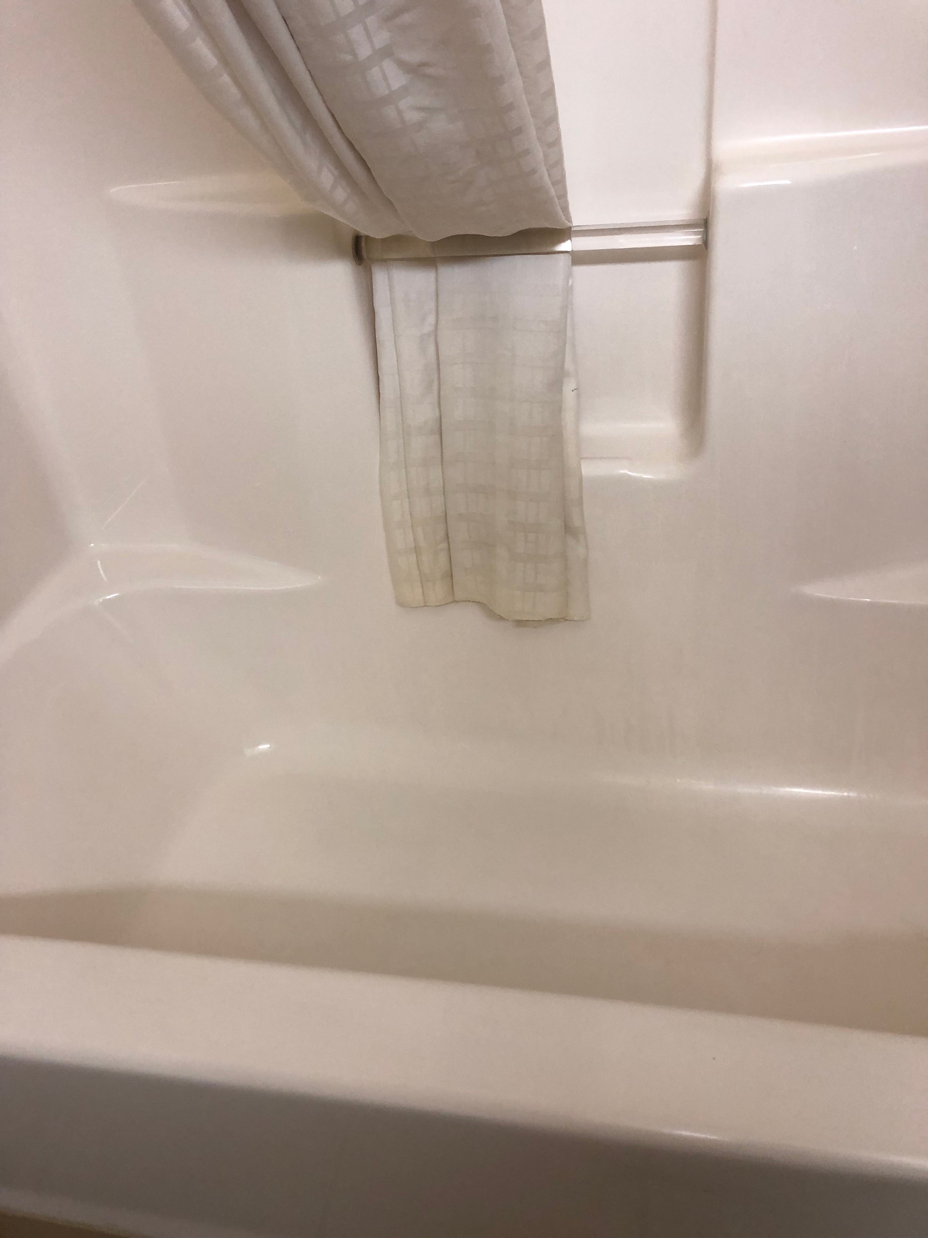 Red Roof Inn & Suites Bloomsburg - Mifflinville-浴室