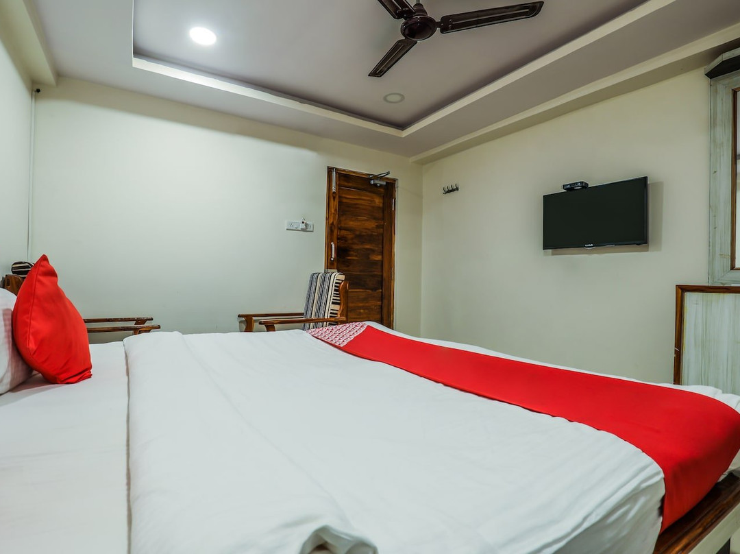 OYO Hotel Crystal主图