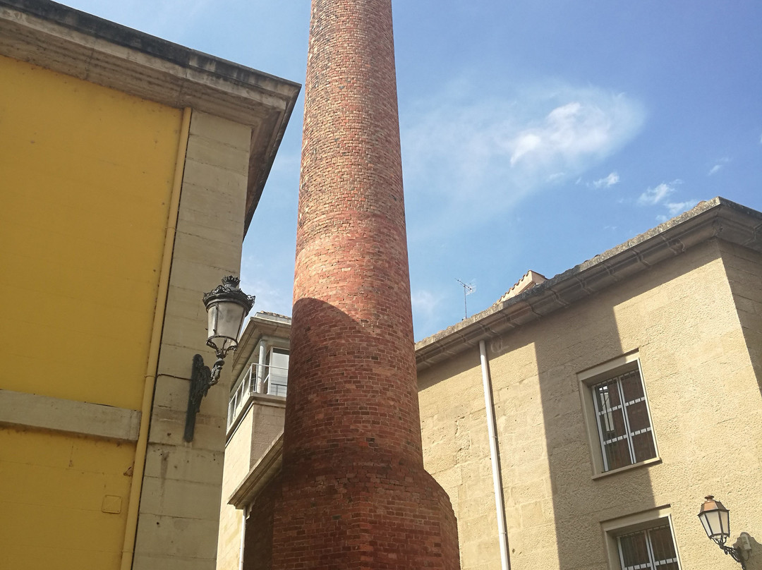 Chimenea de La Antigua Tabacalera-洛格罗尼奥必去景点