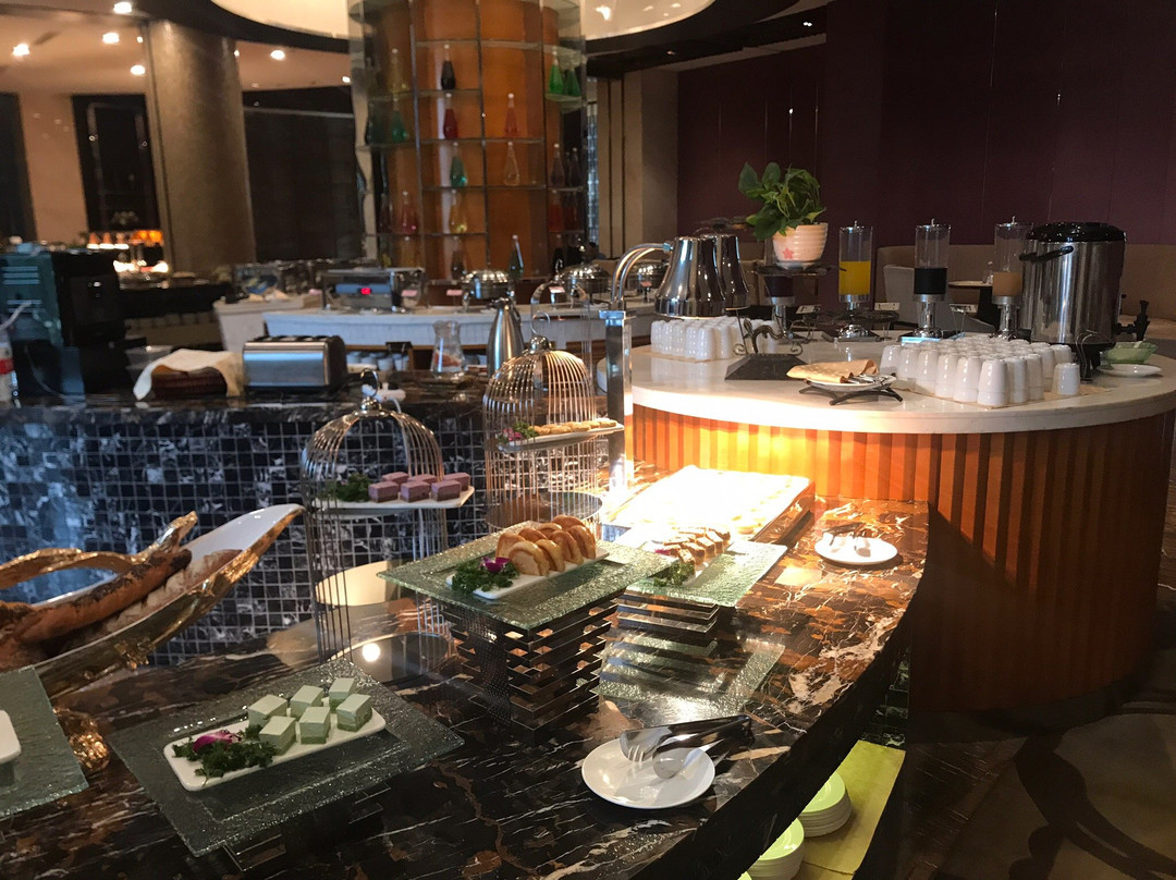 汇峰大饭店主图