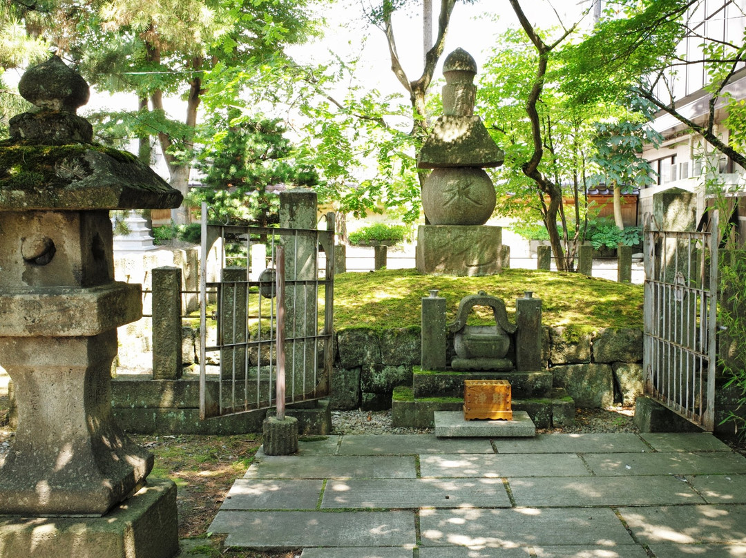 Grave of Gamo Jisato景点图片