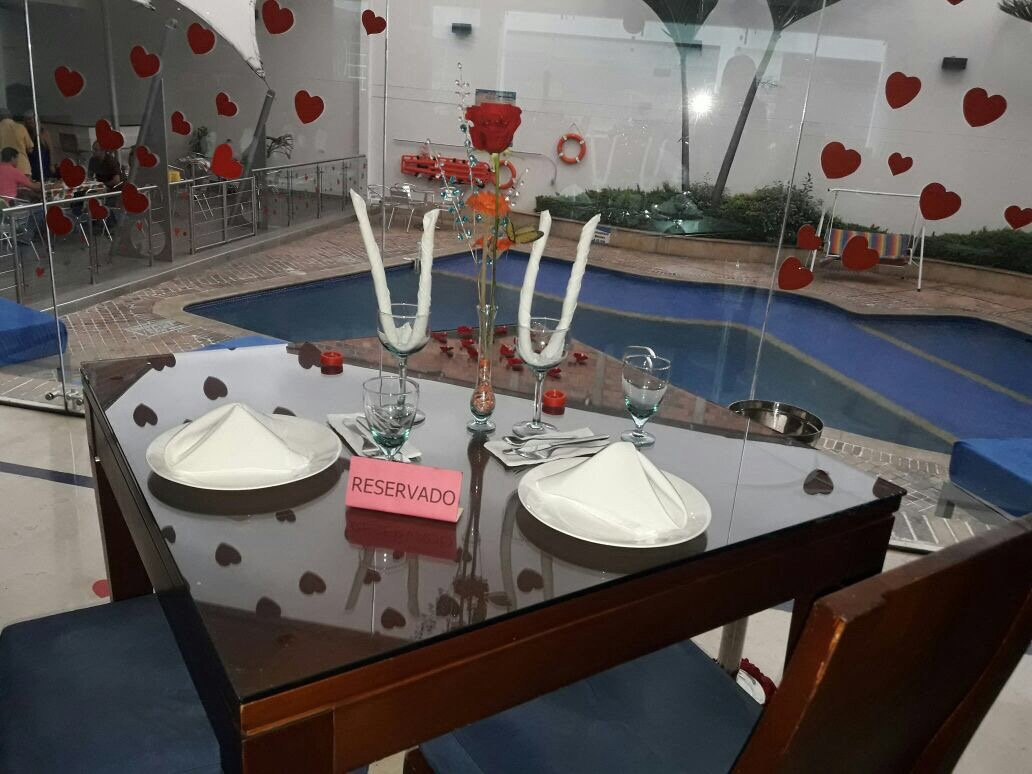 Atlantis Plaza Hotel主图