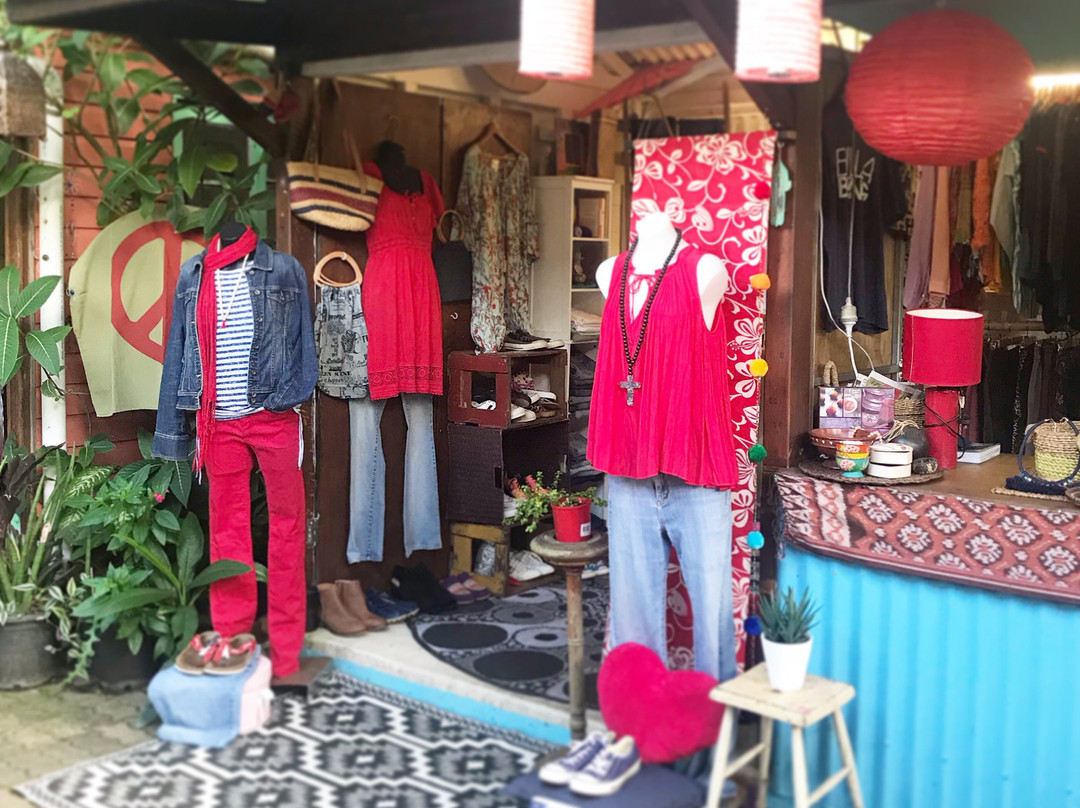ReLove Clothing景点图片
