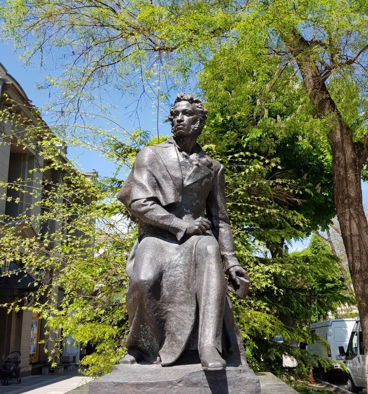 Pushkin Statue-辛非洛普必去景点