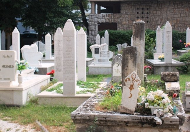 Mausoleum of Osman Dikić景点图片