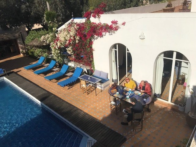 大巴别墅酒店主图