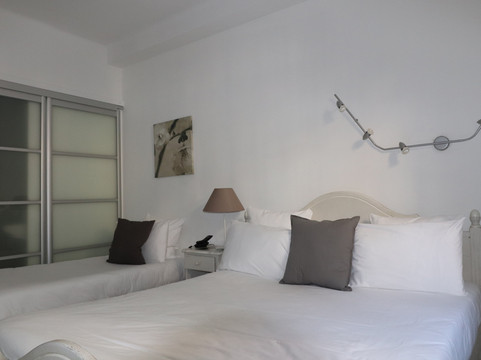 卡拉维尔酒店主图