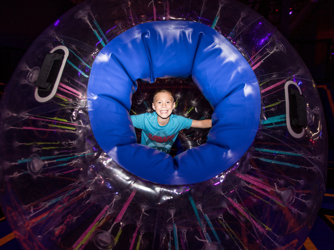 Helium Trampoline & Indoor Adventure Park景点图片