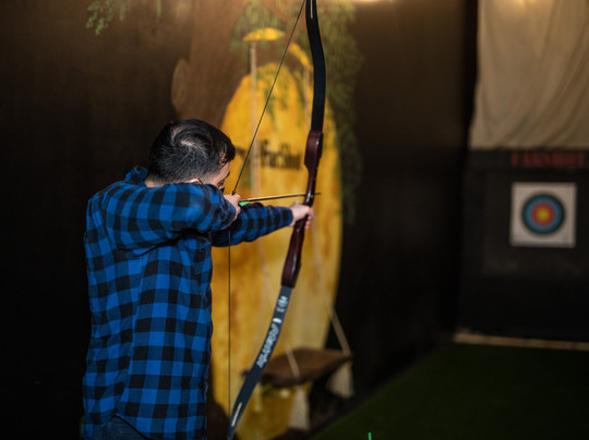 Far Shot Brampton - Axe Throwing, Knife And Archery-布兰普敦必去景点