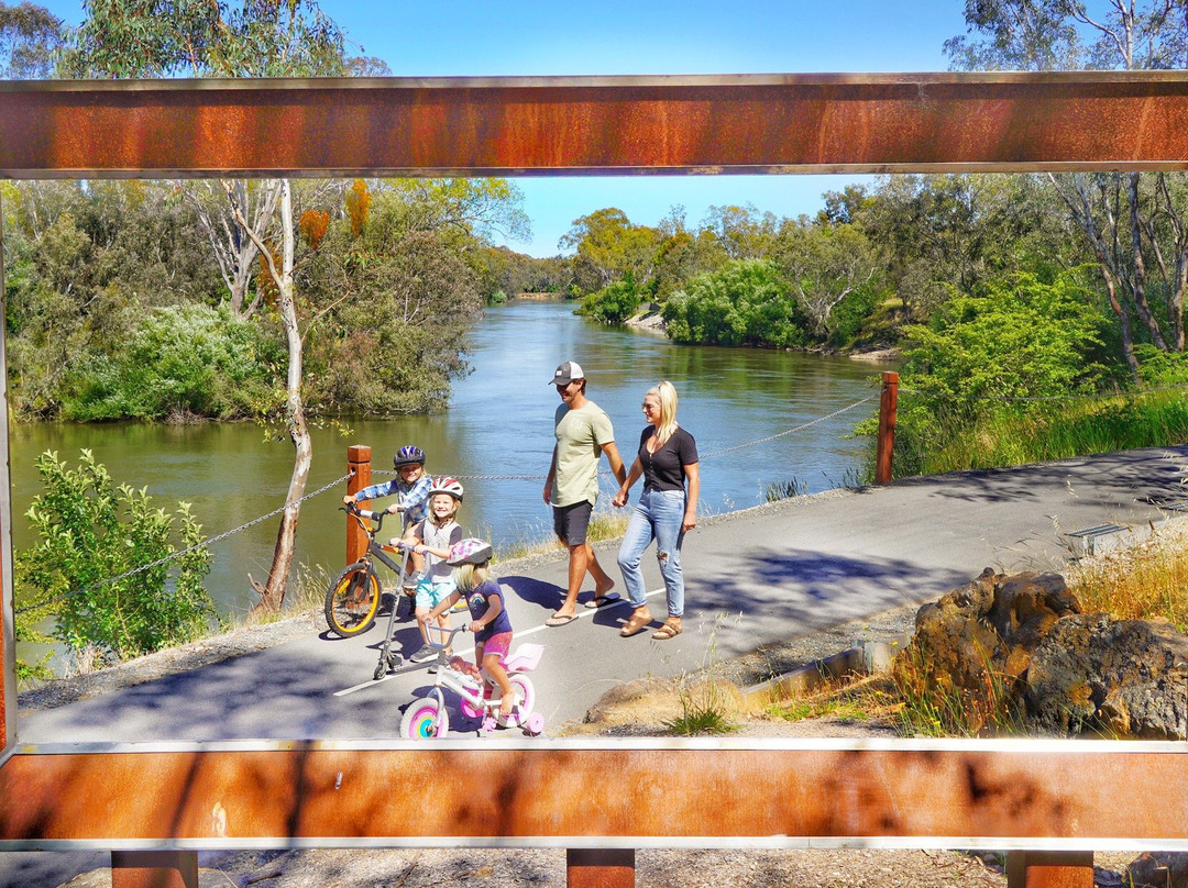 Yindyamarra Sculpture Walk-奥尔伯里必去景点