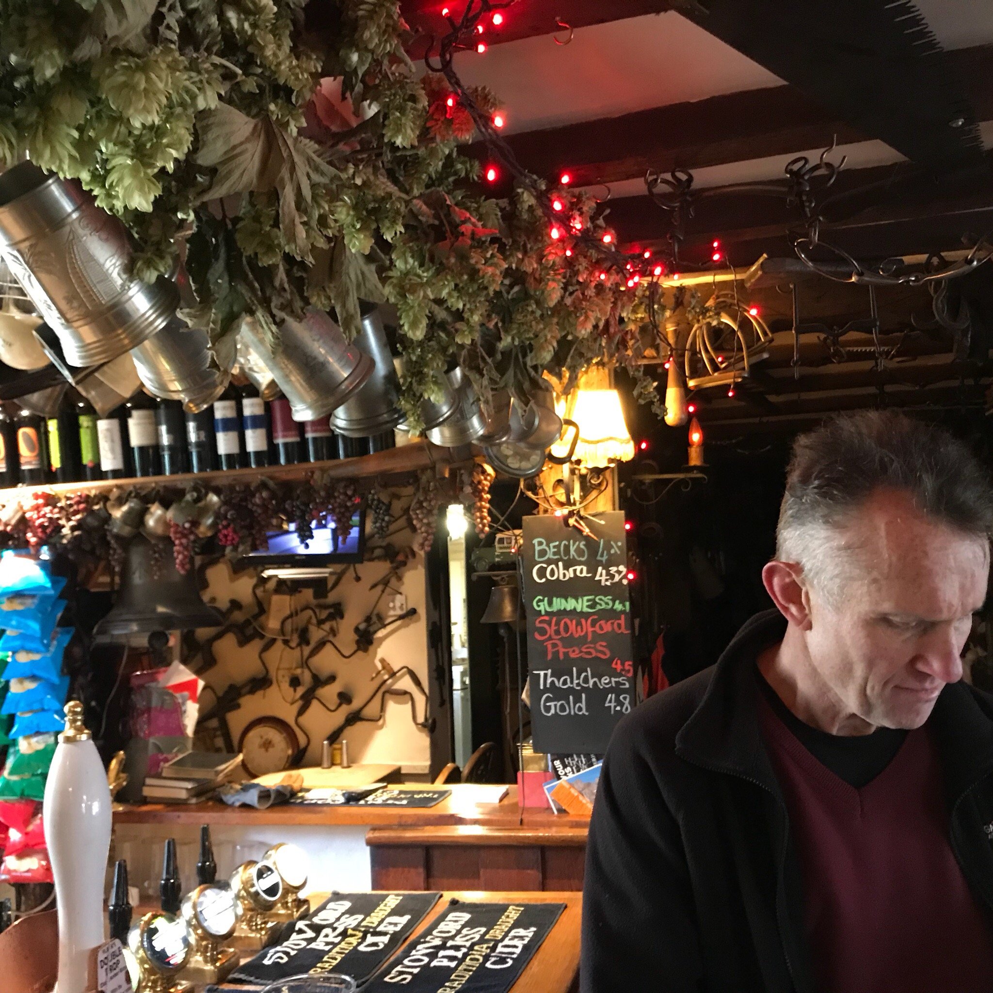 Half Moon Pub-官方