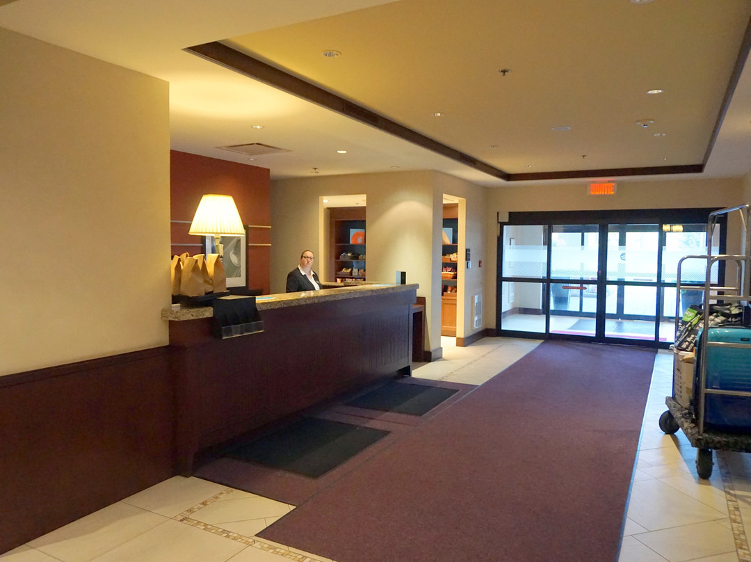 Hampton Inn & Suites By Hilton Laval (210125)主图