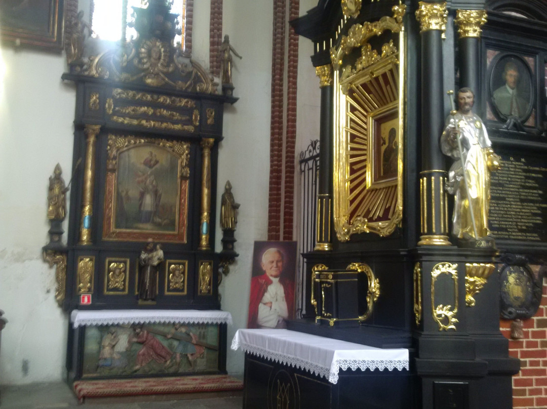 Bazylika konkatedralna Swietej Trojcy w Chełmzy景点图片
