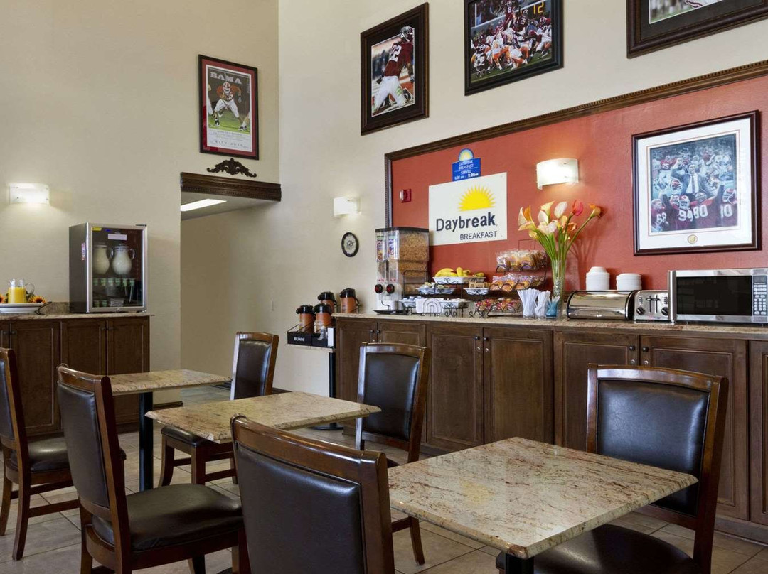 Days Inn & Suites by Wyndham Tuscaloosa - Univ. Of Alabama主图