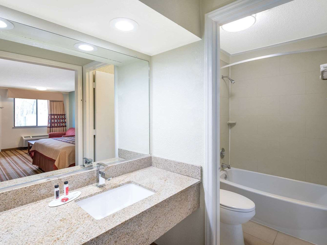 Super 8 by Wyndham Burlington NC主图