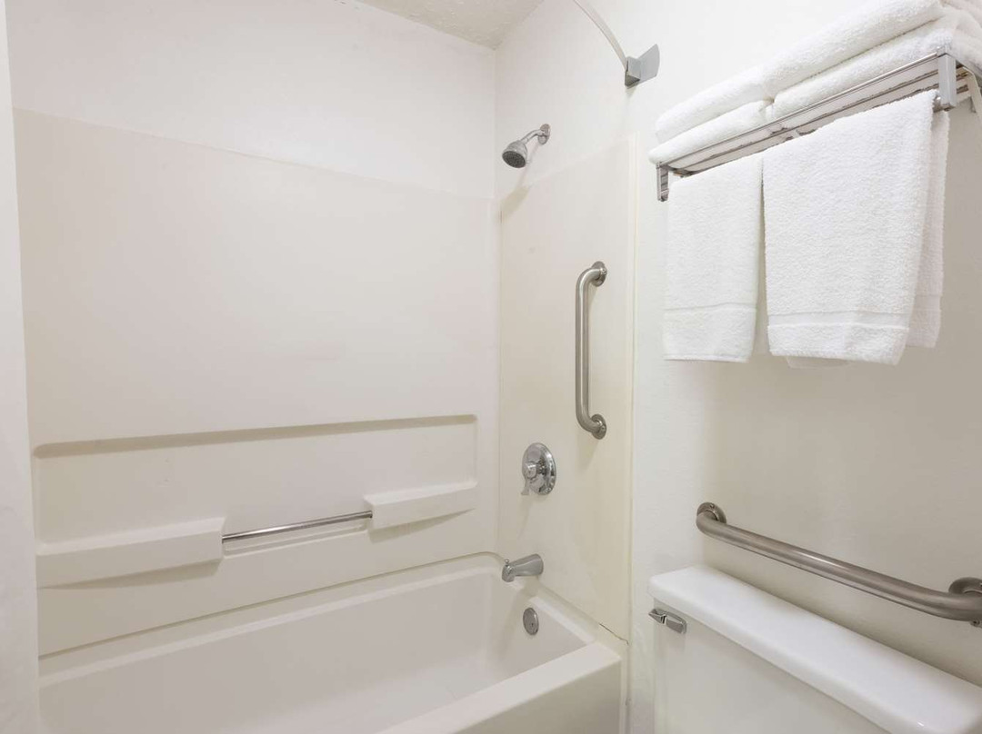 Super 8 by Wyndham Coshocton Roscoe Village主图