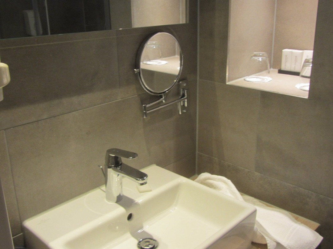 甜蜜英瓦尔酒店主图