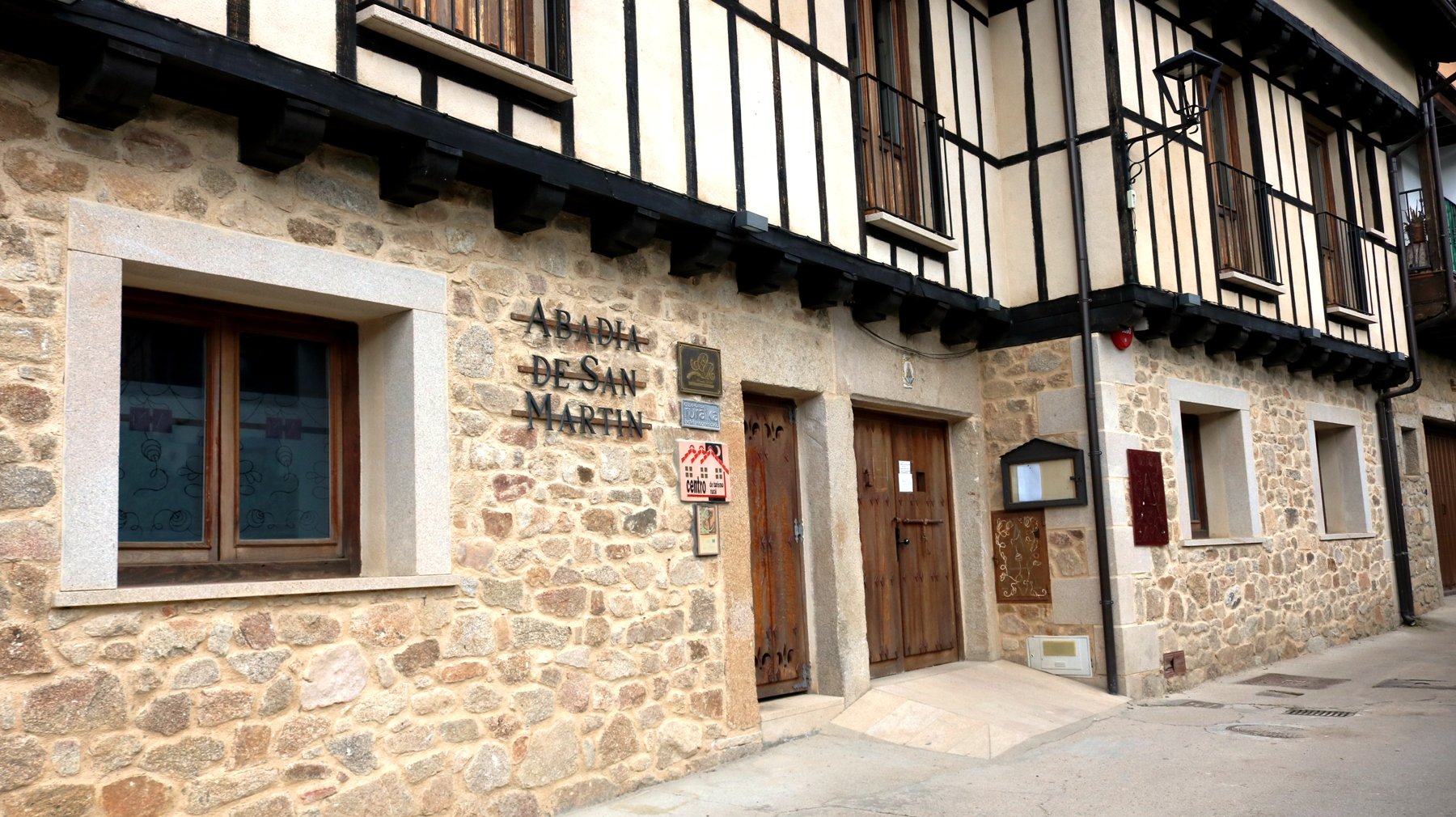 Abadía De San Martín-官方