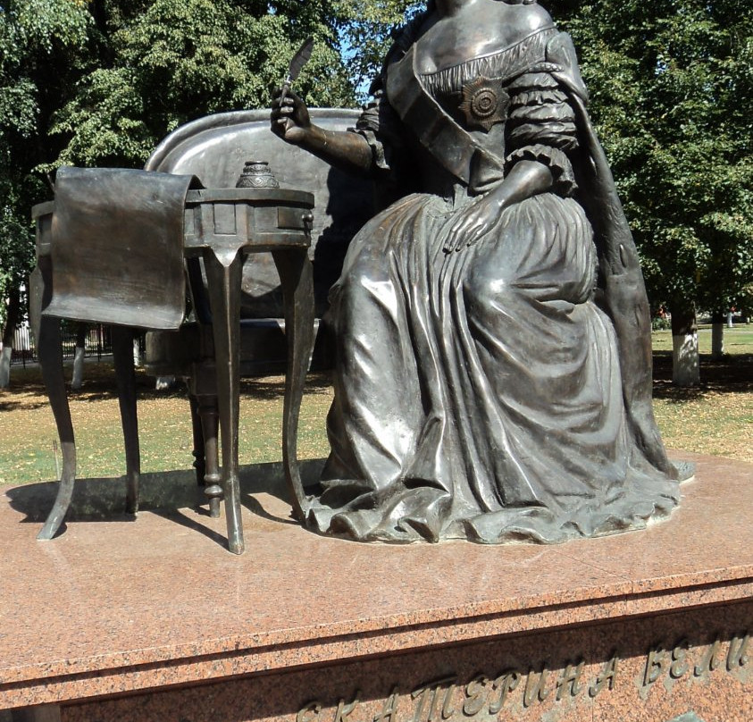 Monument to Catherine the Great-波多利斯克必去景点