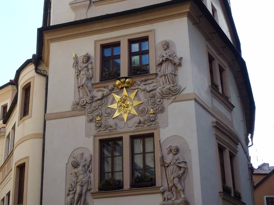 Vysoky Ujezd旅游景点-Karlova 175/3 - U Zlaté Studny
