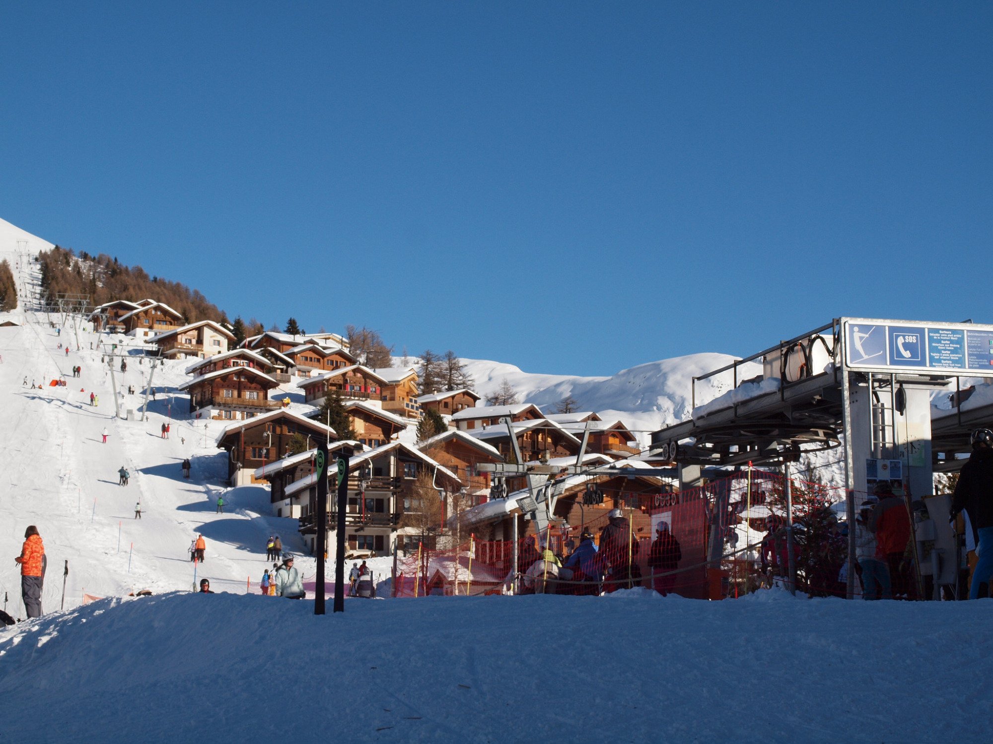 Gruppenhaus im Walliser Alpstyle-官方