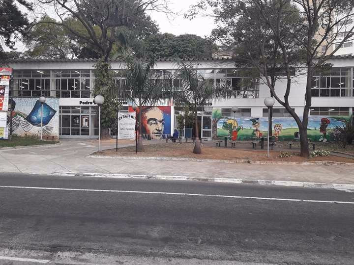 Biblioteca Municipal Monteiro Lobato-瓜鲁柳斯必去景点