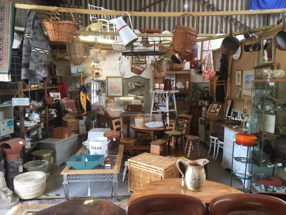 The Alleyways Antiques Centre景点图片