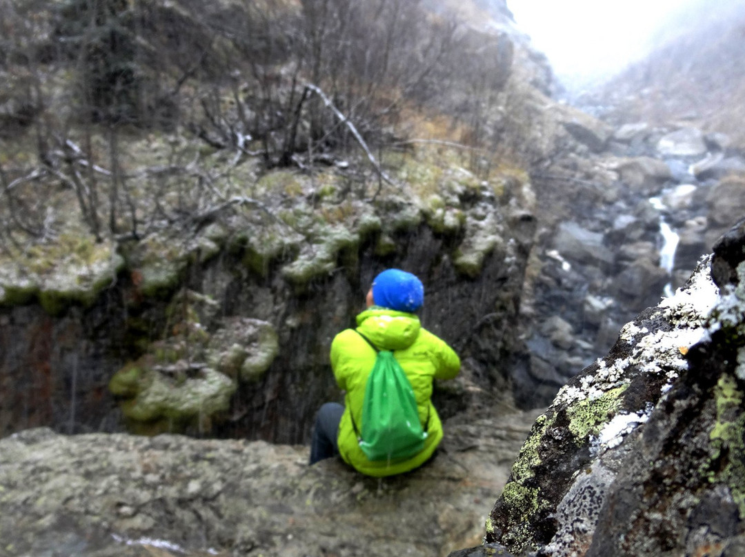 Chertova Melnitsa Waterfall景点图片