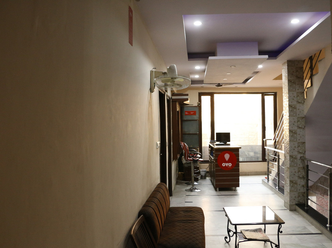 OYO Rooms Railway Station Subhani Building Chowk Brown Road主图