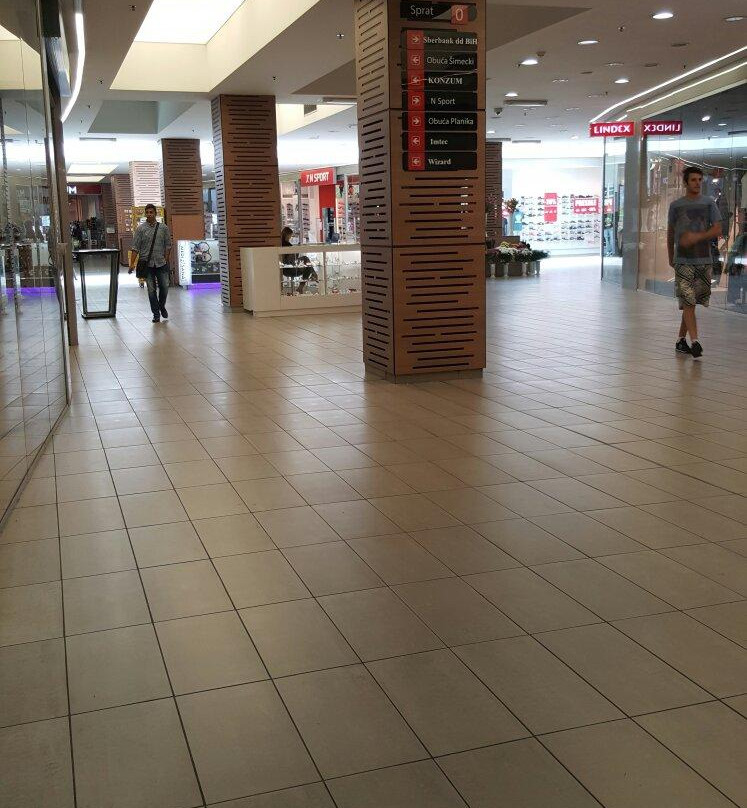 Grand Centar Shopping Mall景点图片