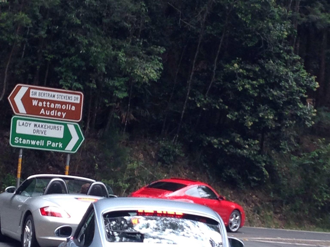 Cliff to Coast Sports Car Drives-海伦斯堡必去景点