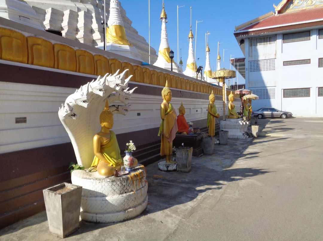 Wat Chumphon Khiri-湄索必去景点