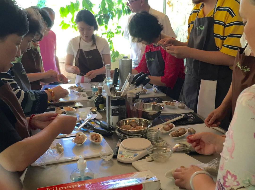Uzès Wine School-Collias必去景点